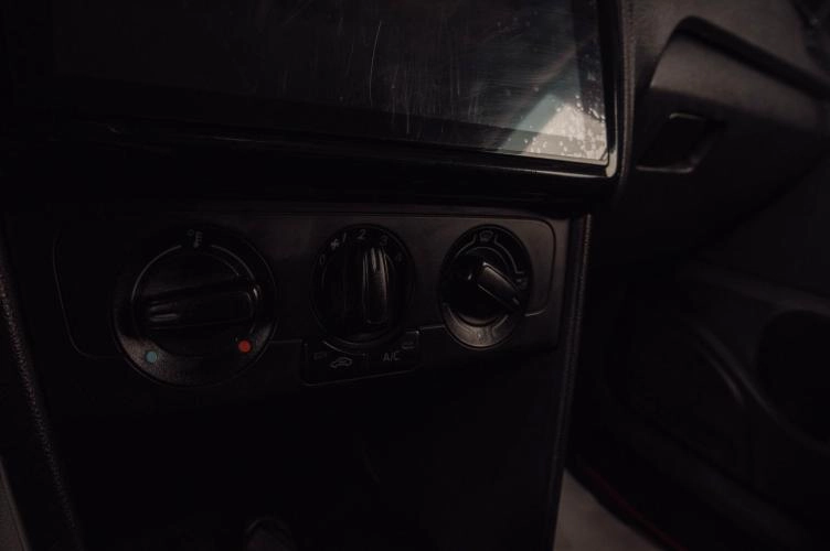 Volkswagen Polo 12 из 16