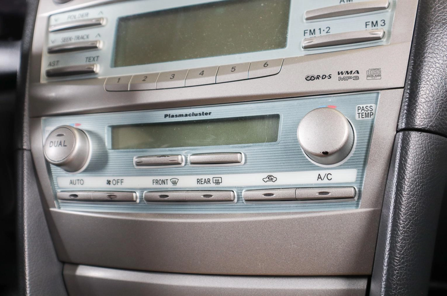 Toyota Camry 17 из 23