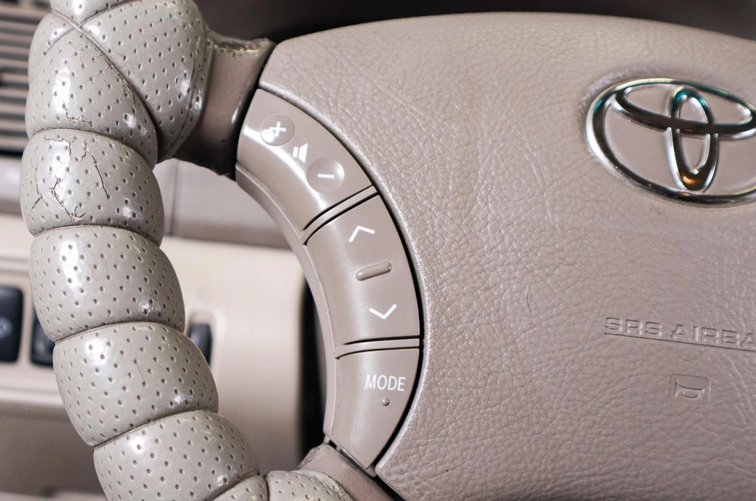 Toyota Camry 13 из 23