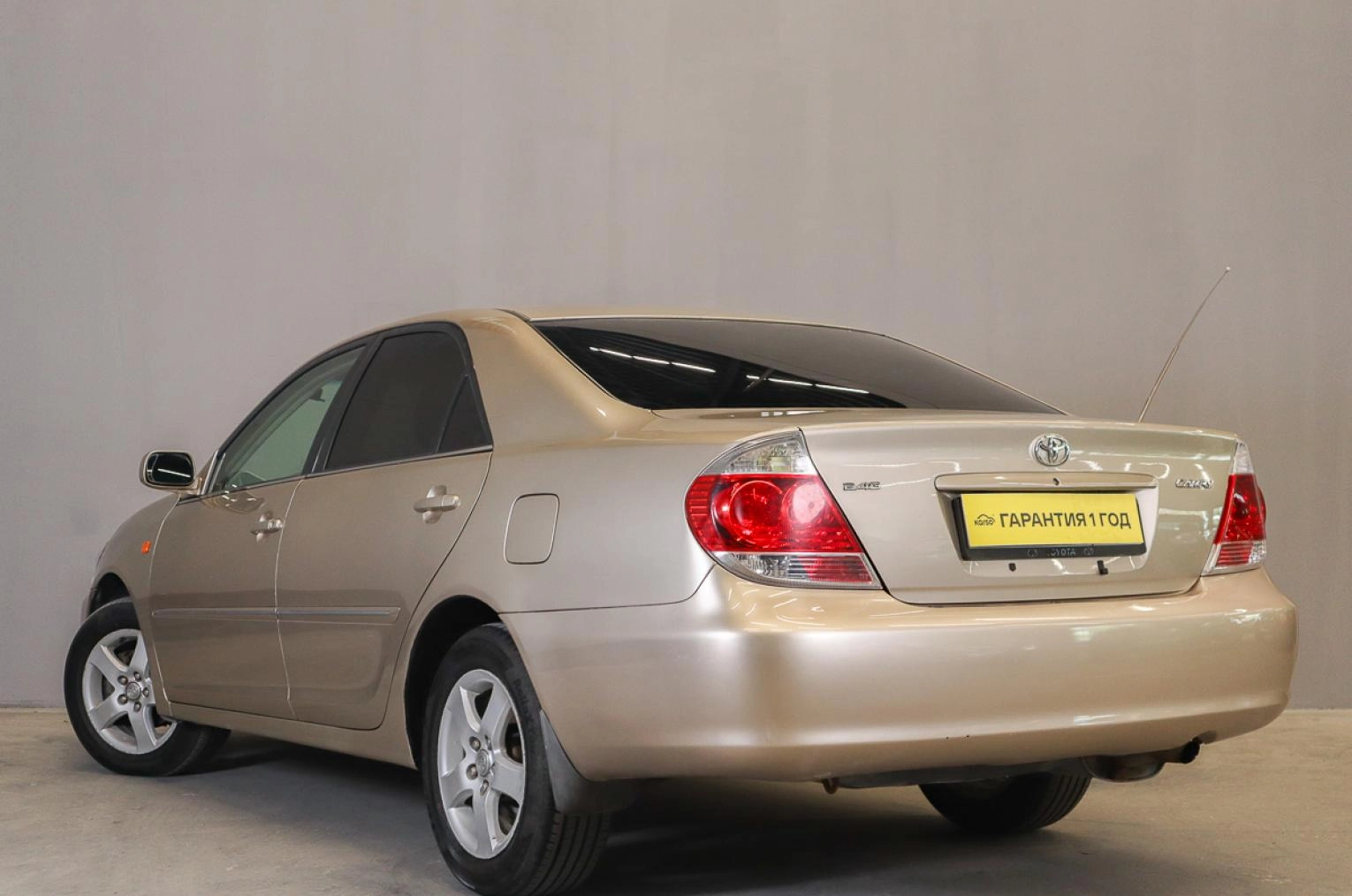 Toyota Camry 4 из 23