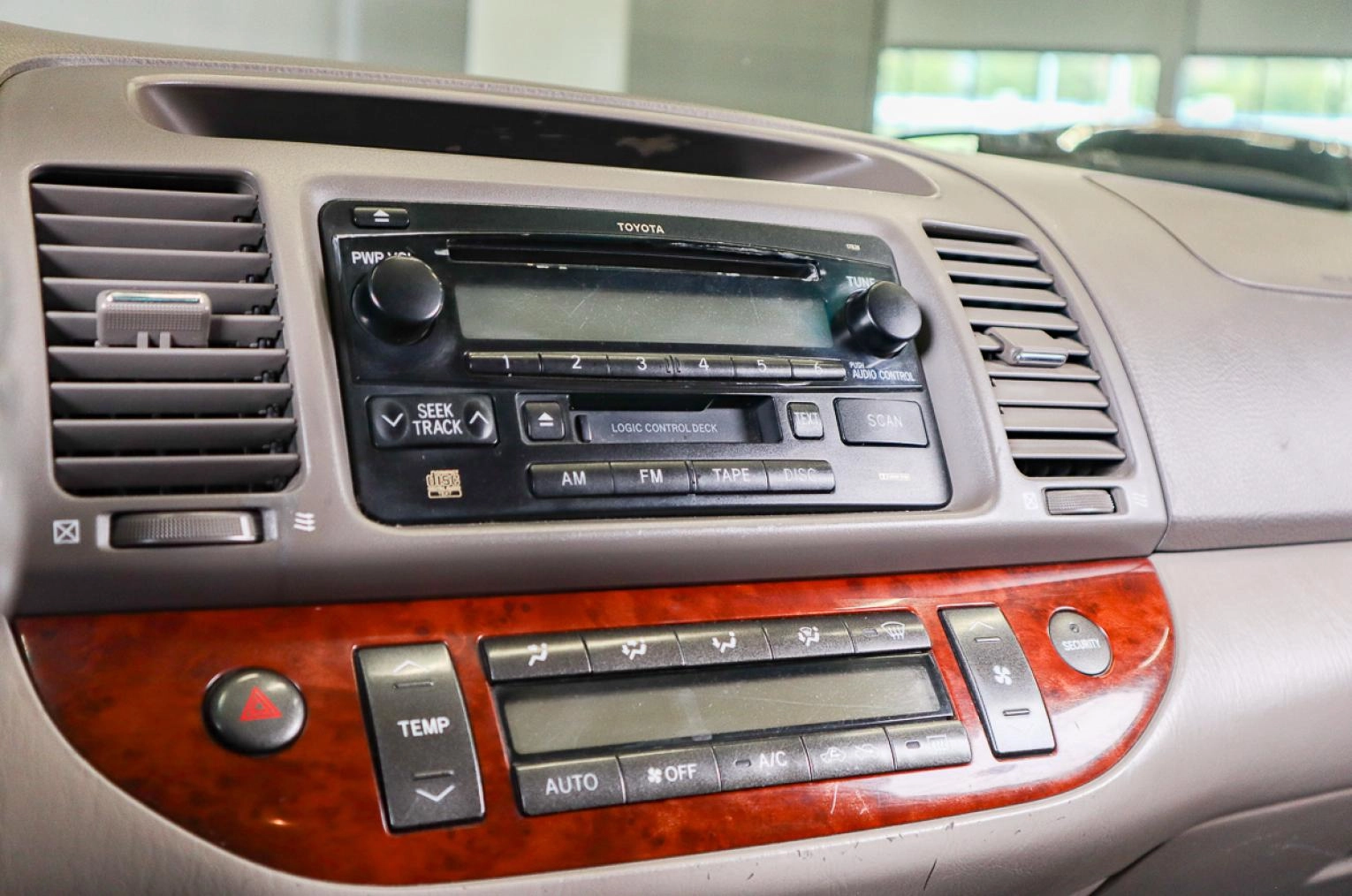 Toyota Camry 15 из 23