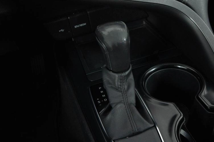 Toyota Camry 21 из 23