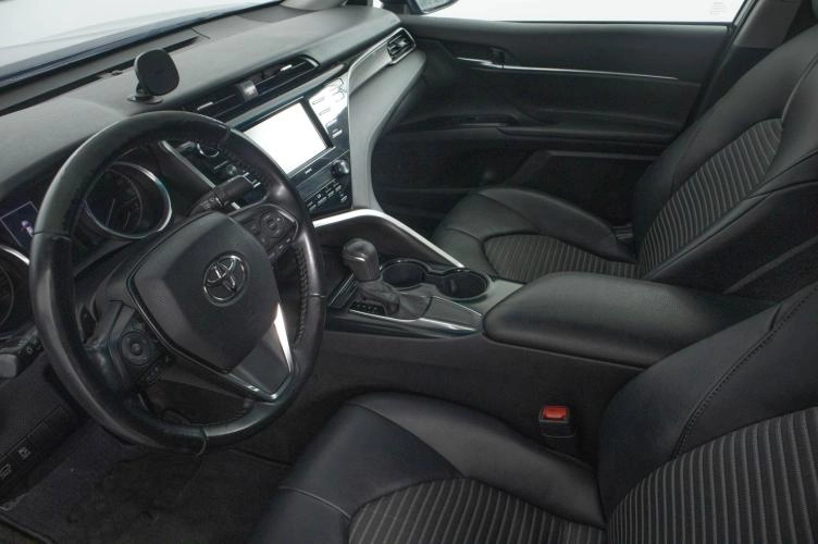 Toyota Camry 8 из 23