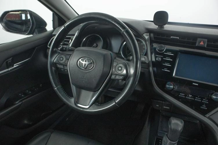 Toyota Camry 13 из 23