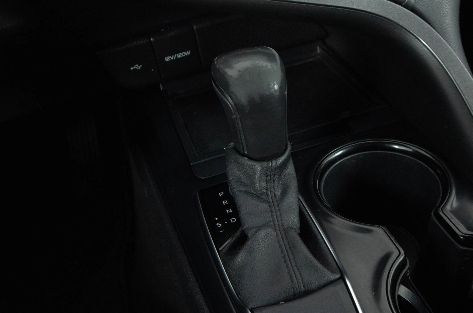 Toyota Camry 21 из 23