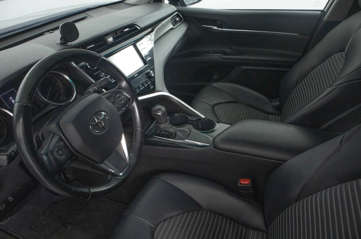 Toyota Camry 8 из 23