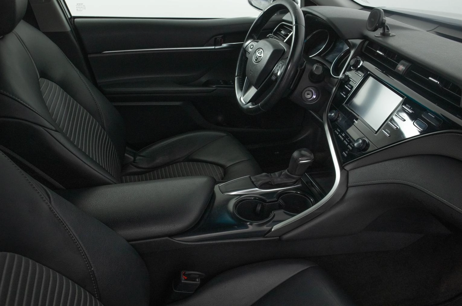 Toyota Camry 12 из 23