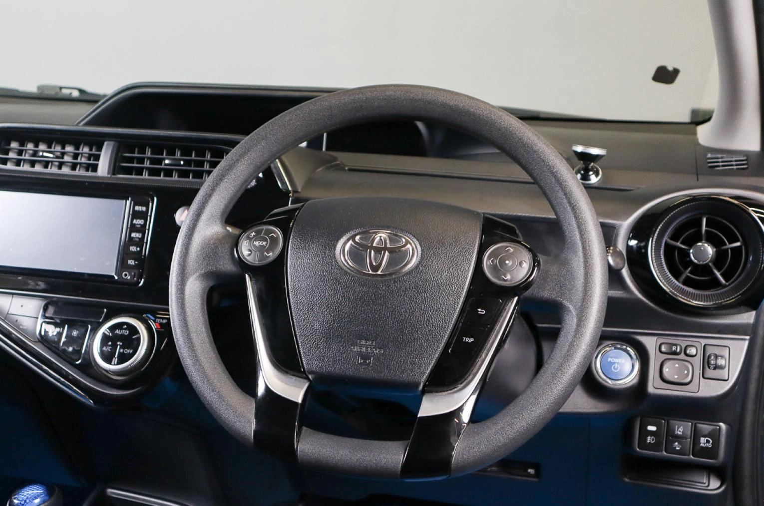 Toyota Aqua 8 из 20