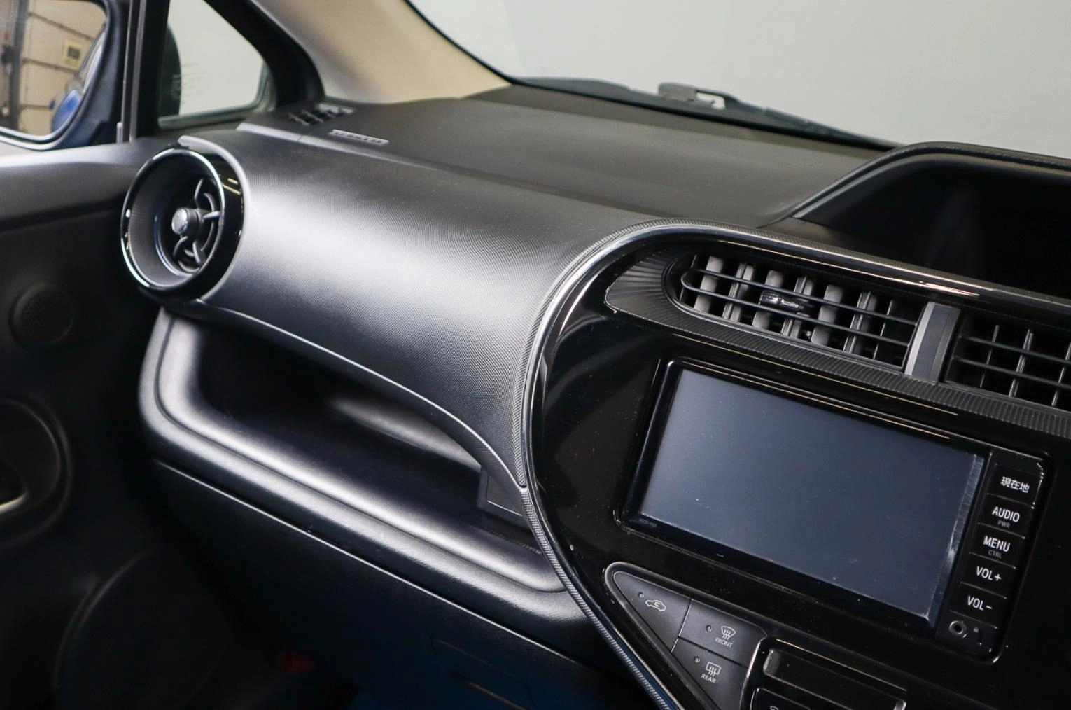 Toyota Aqua 13 из 20