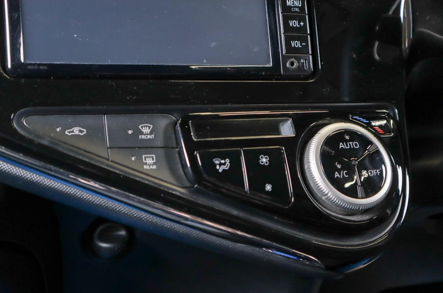 Toyota Aqua 15 из 20