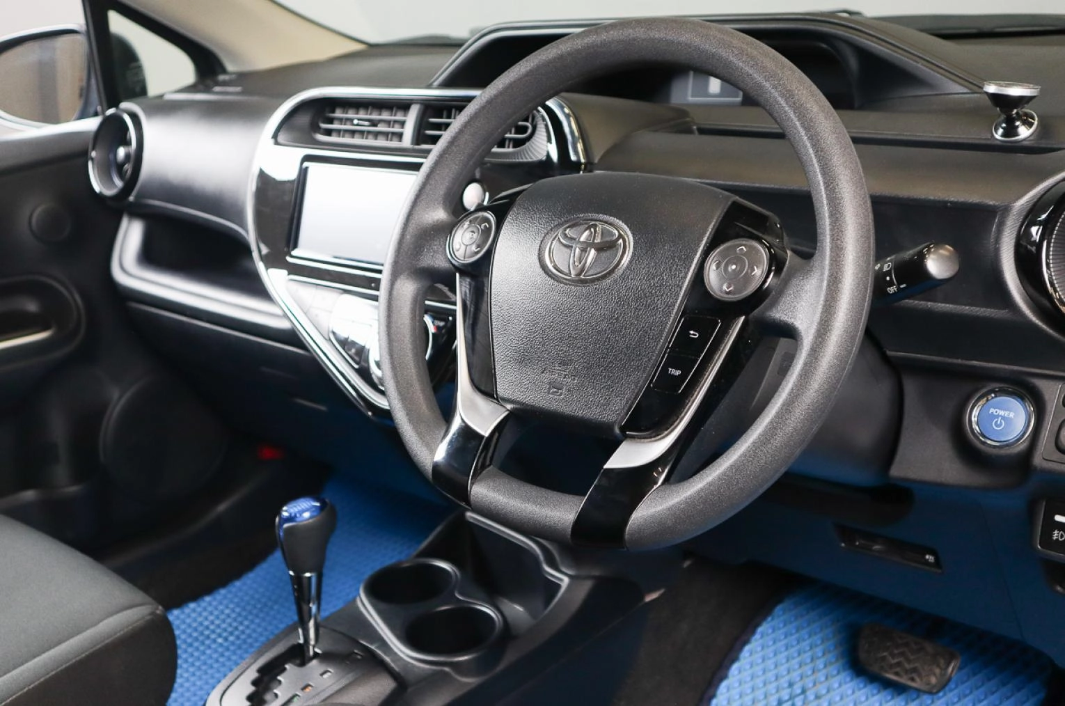 Toyota Aqua 7 из 20