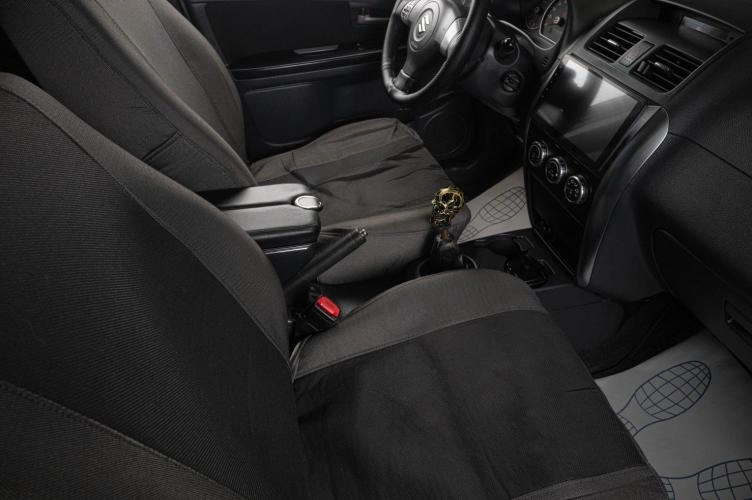 Suzuki SX4 16 из 18