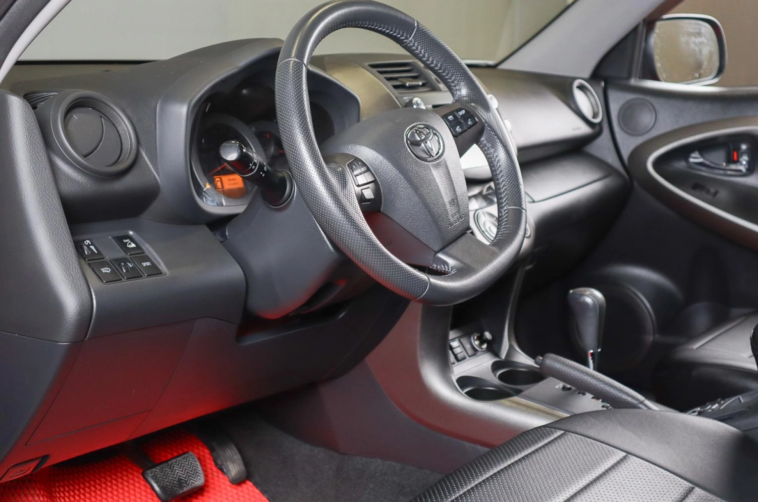 Toyota RAV4 7 из 19