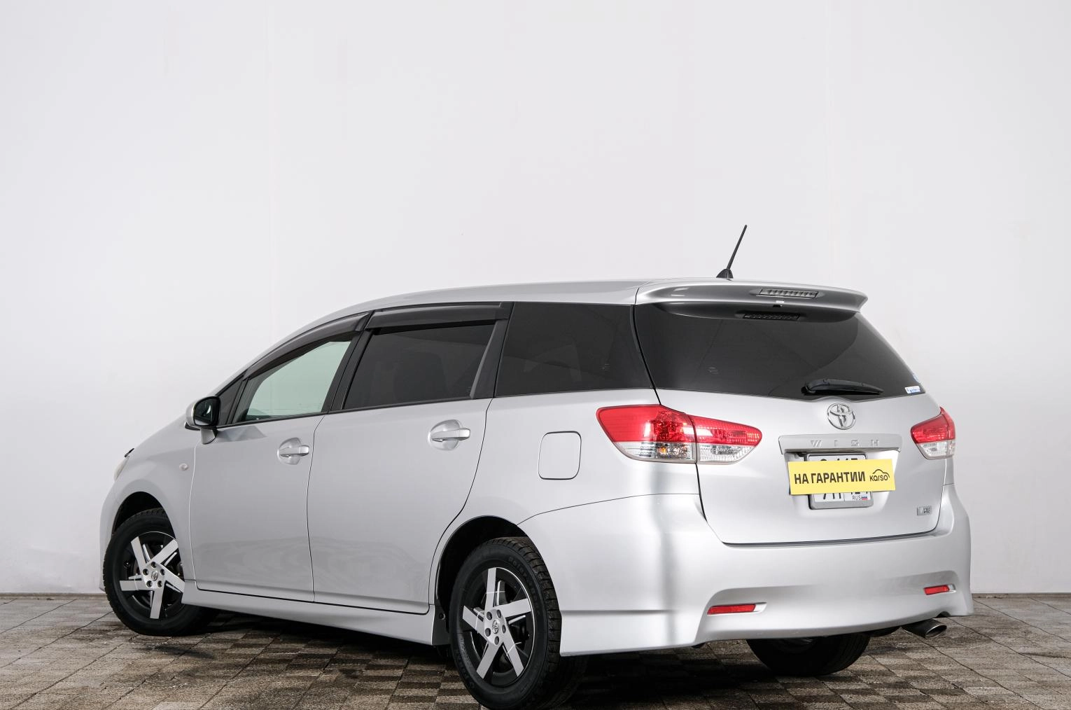 Toyota Wish 4 из 22