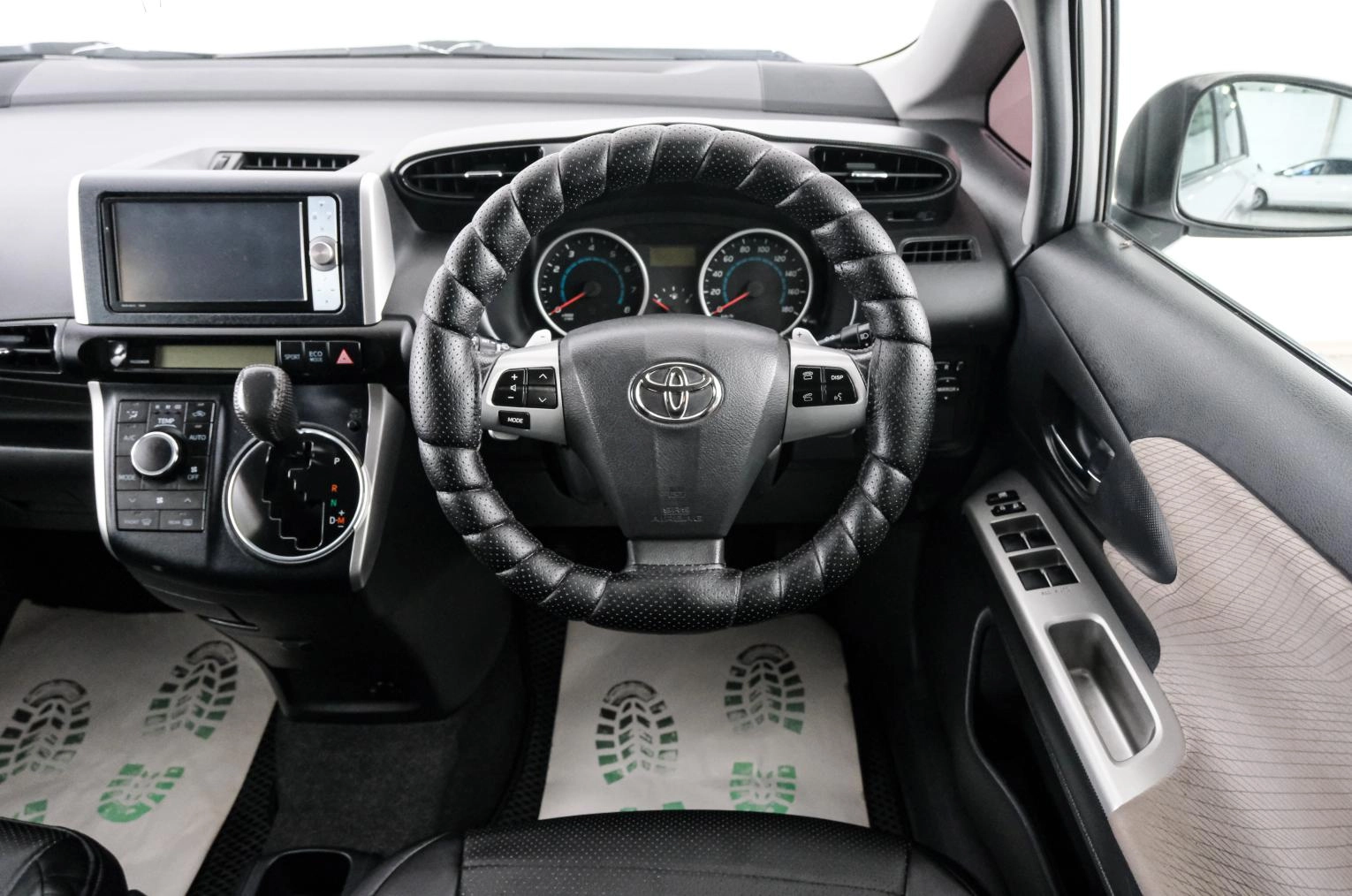 Toyota Wish 14 из 22