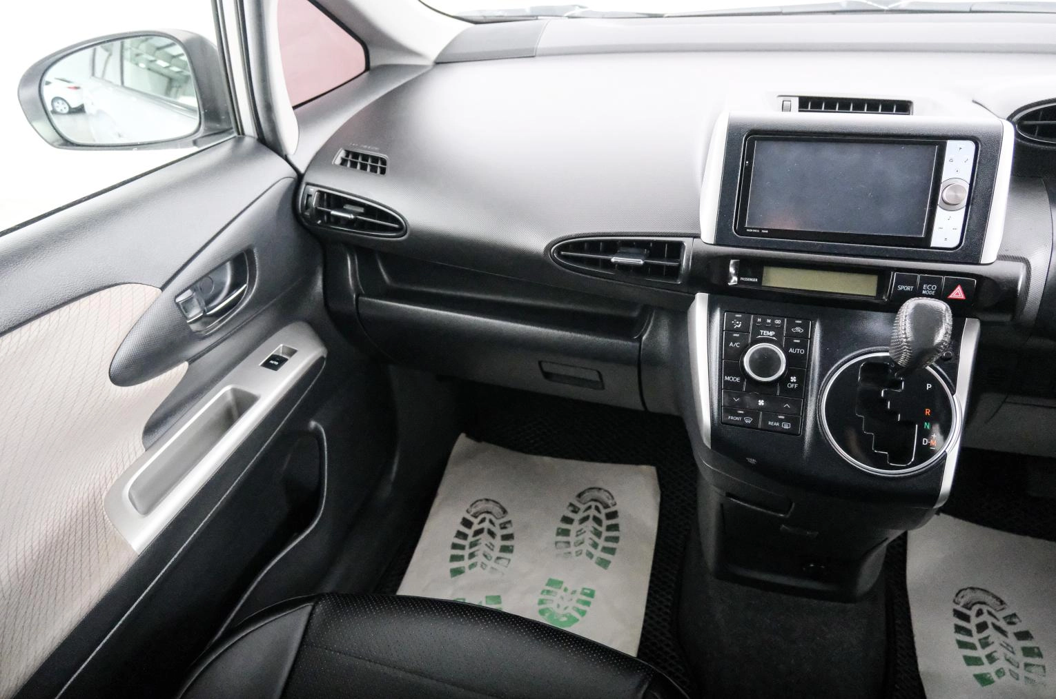 Toyota Wish 11 из 22