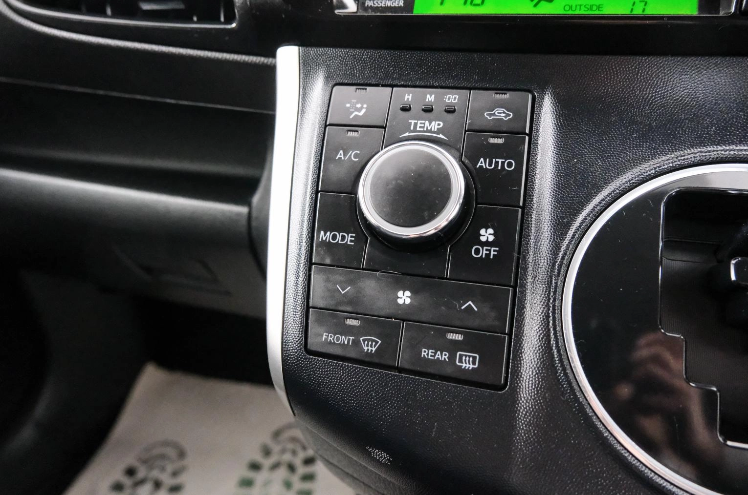 Toyota Wish 17 из 22