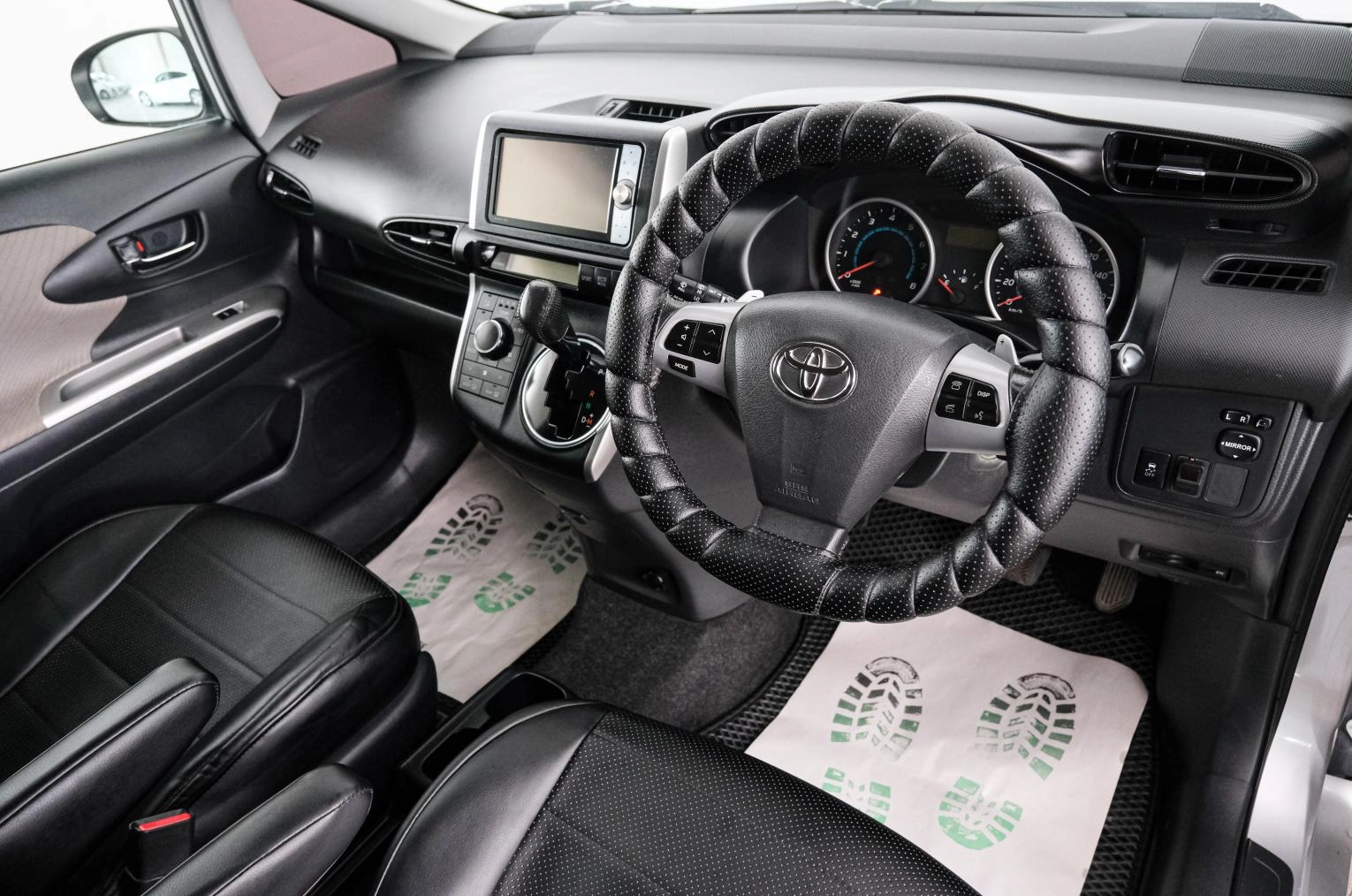 Toyota Wish 8 из 22