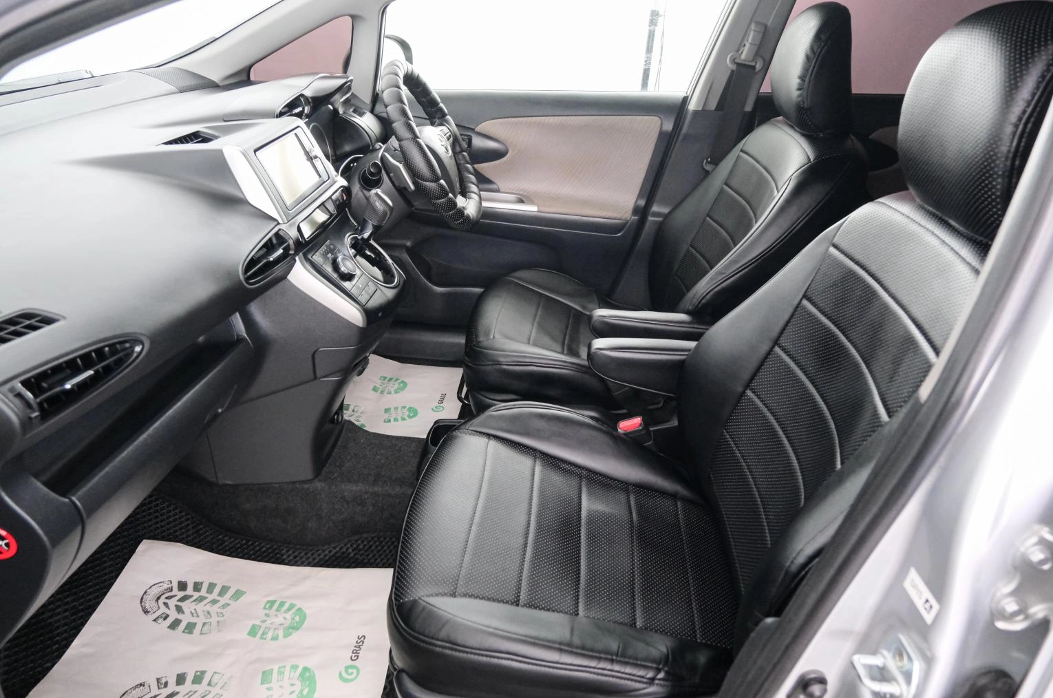 Toyota Wish 13 из 22