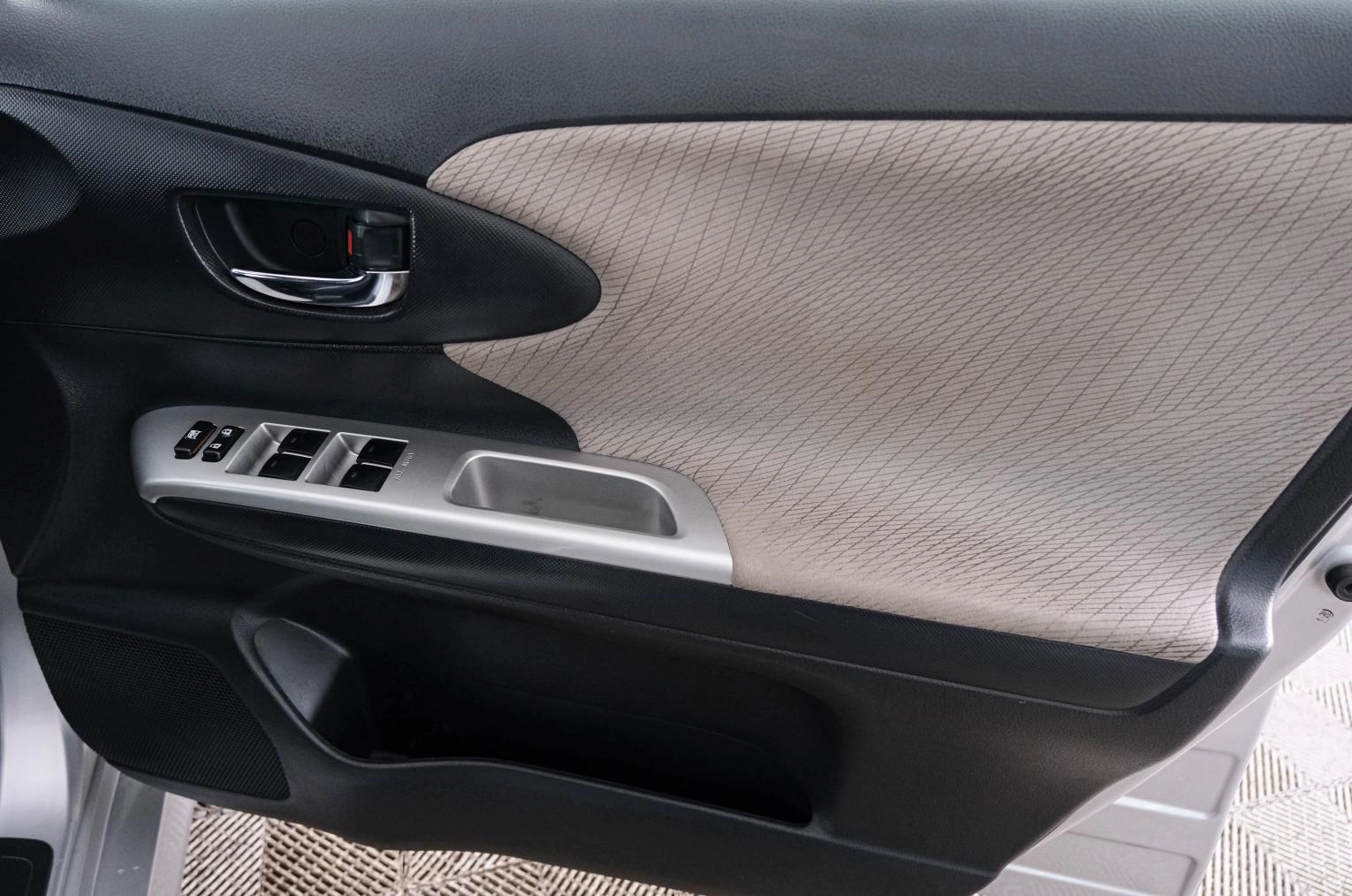 Toyota Wish 19 из 22