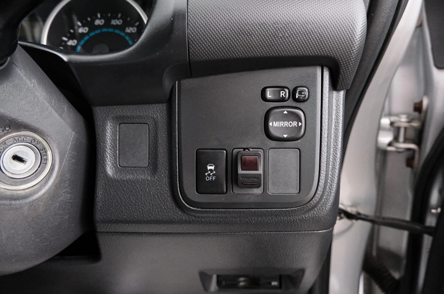 Toyota Wish 18 из 22