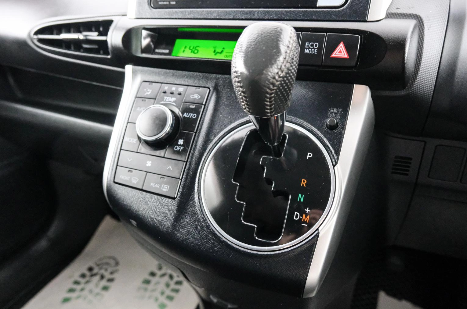 Toyota Wish 16 из 22