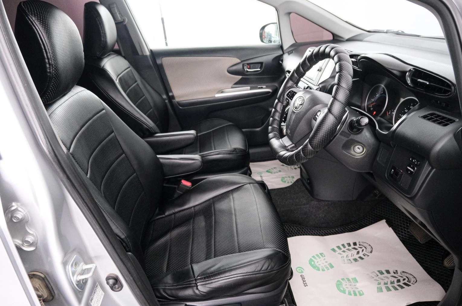 Toyota Wish 7 из 22