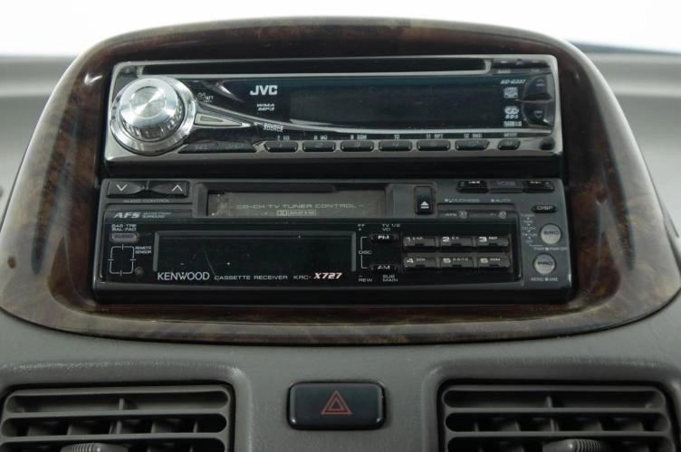 Toyota Corolla Spacio 16 из 20