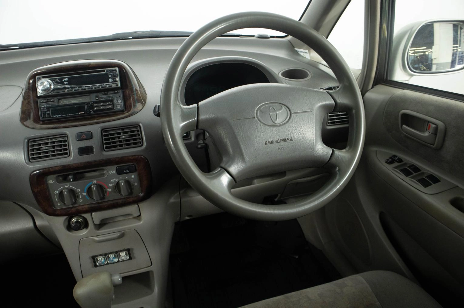 Toyota Corolla Spacio 12 из 20