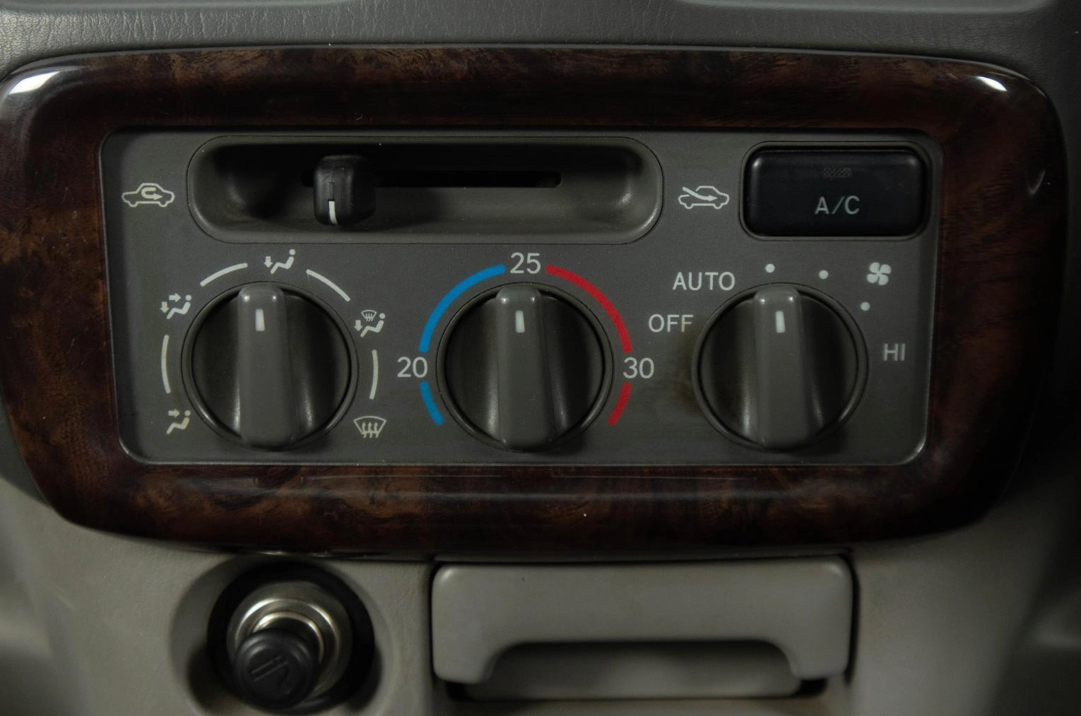 Toyota Corolla Spacio 17 из 20