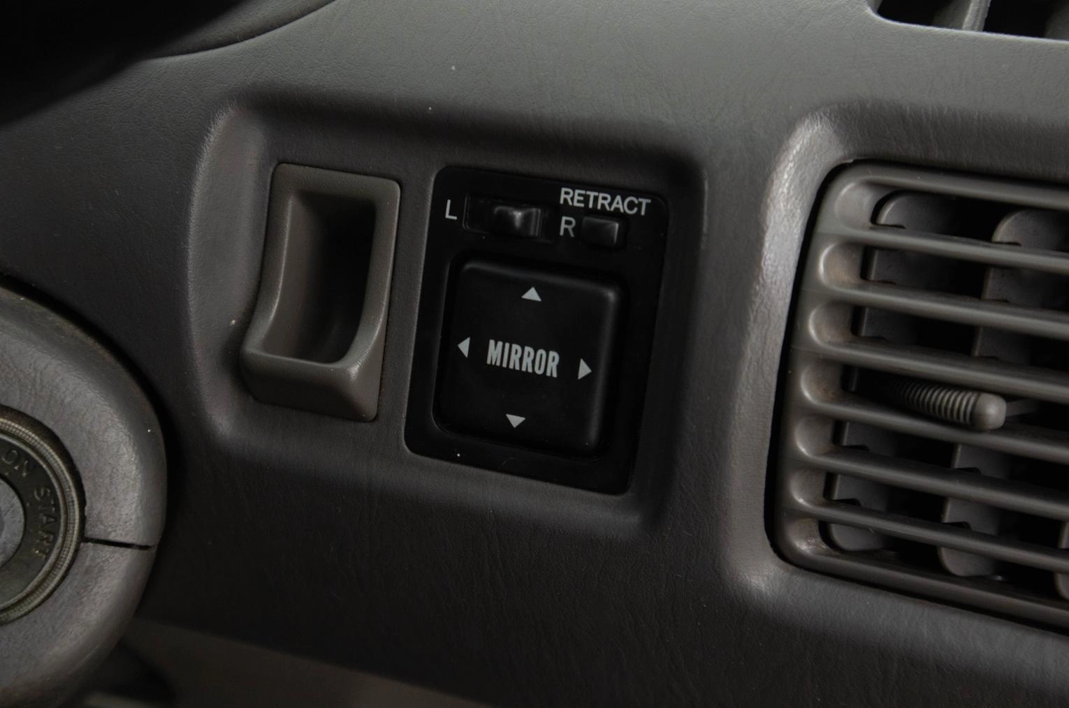 Toyota Corolla Spacio 19 из 20