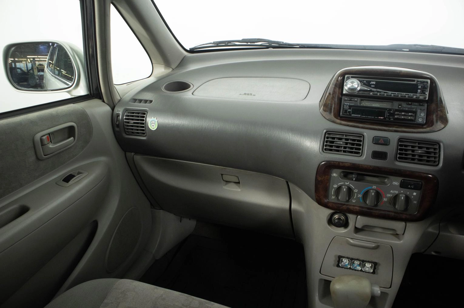 Toyota Corolla Spacio 14 из 20