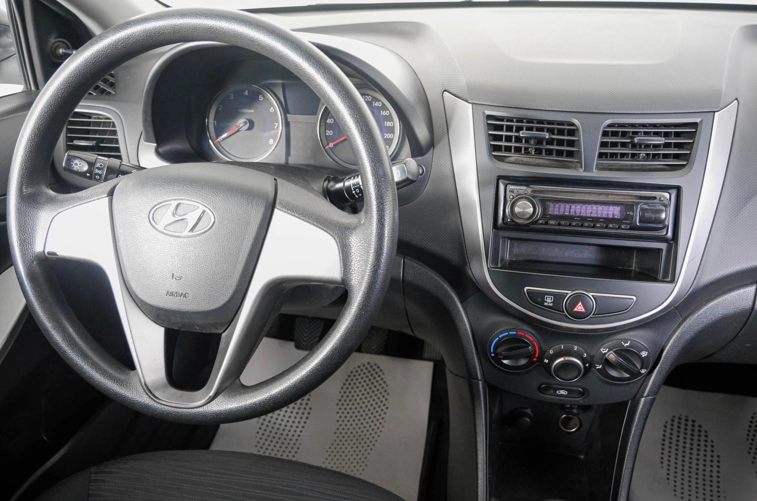 Hyundai Solaris 12 из 20