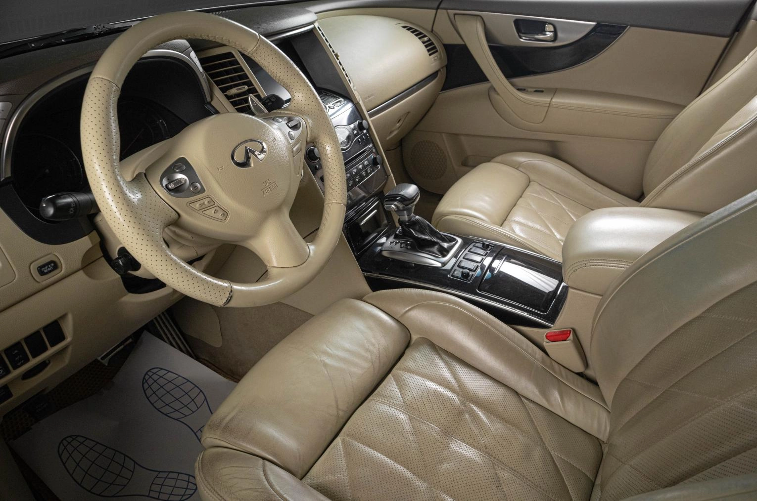 Infiniti FX50 8 из 22