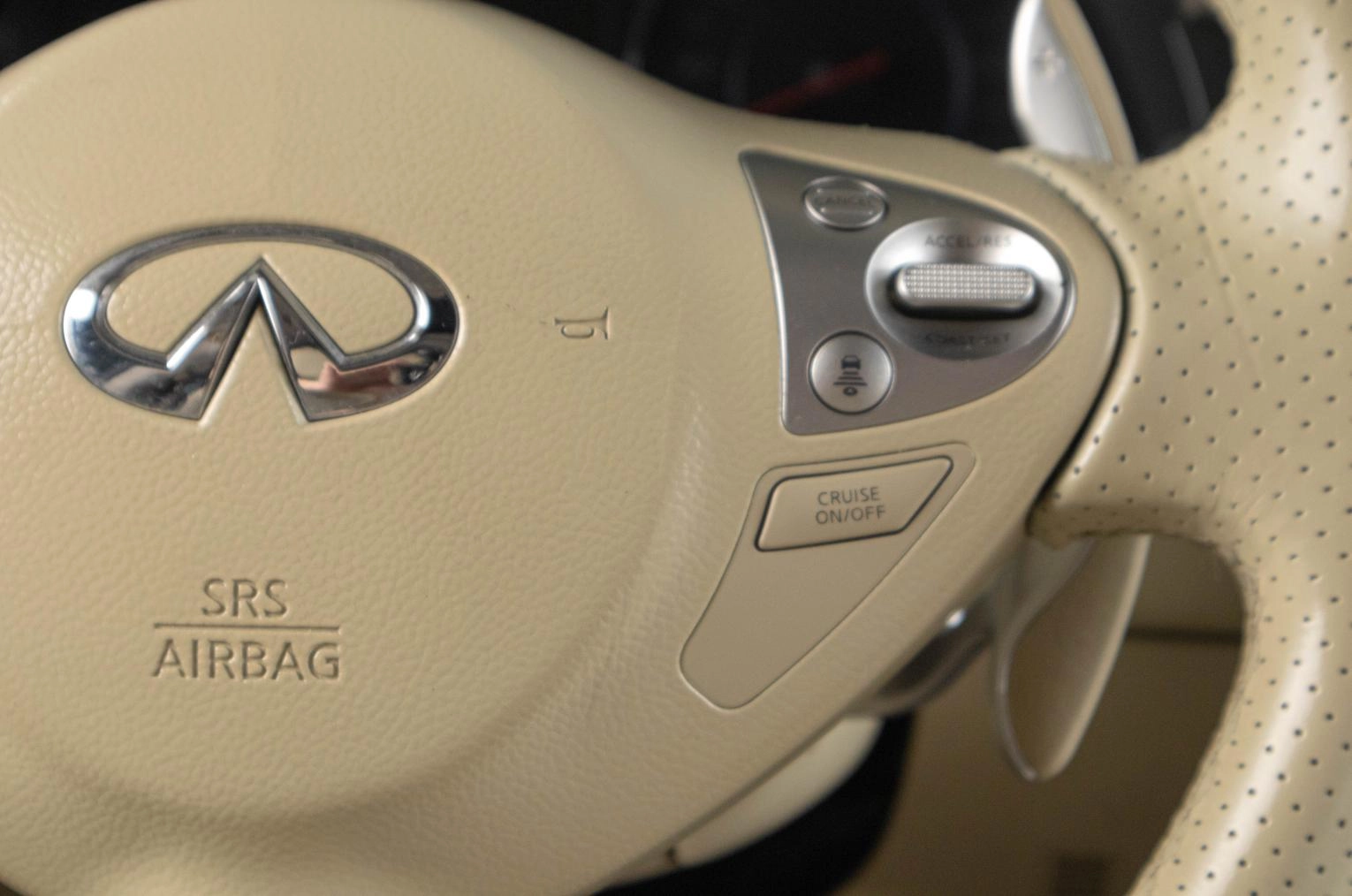 Infiniti FX50 13 из 22