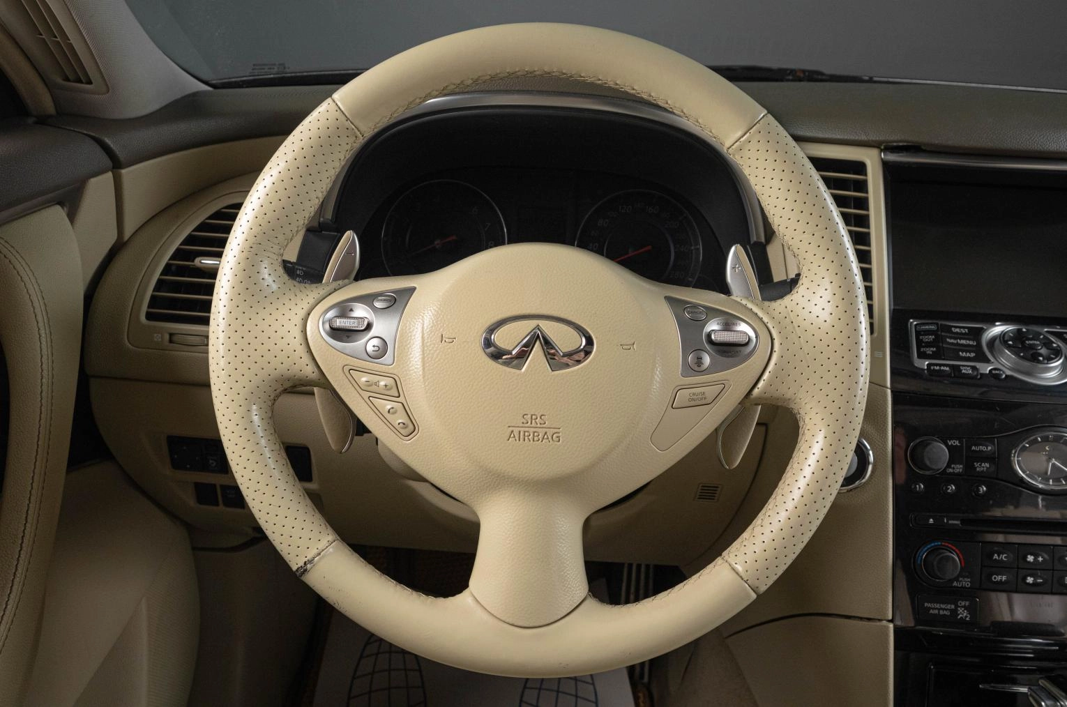 Infiniti FX50 12 из 22