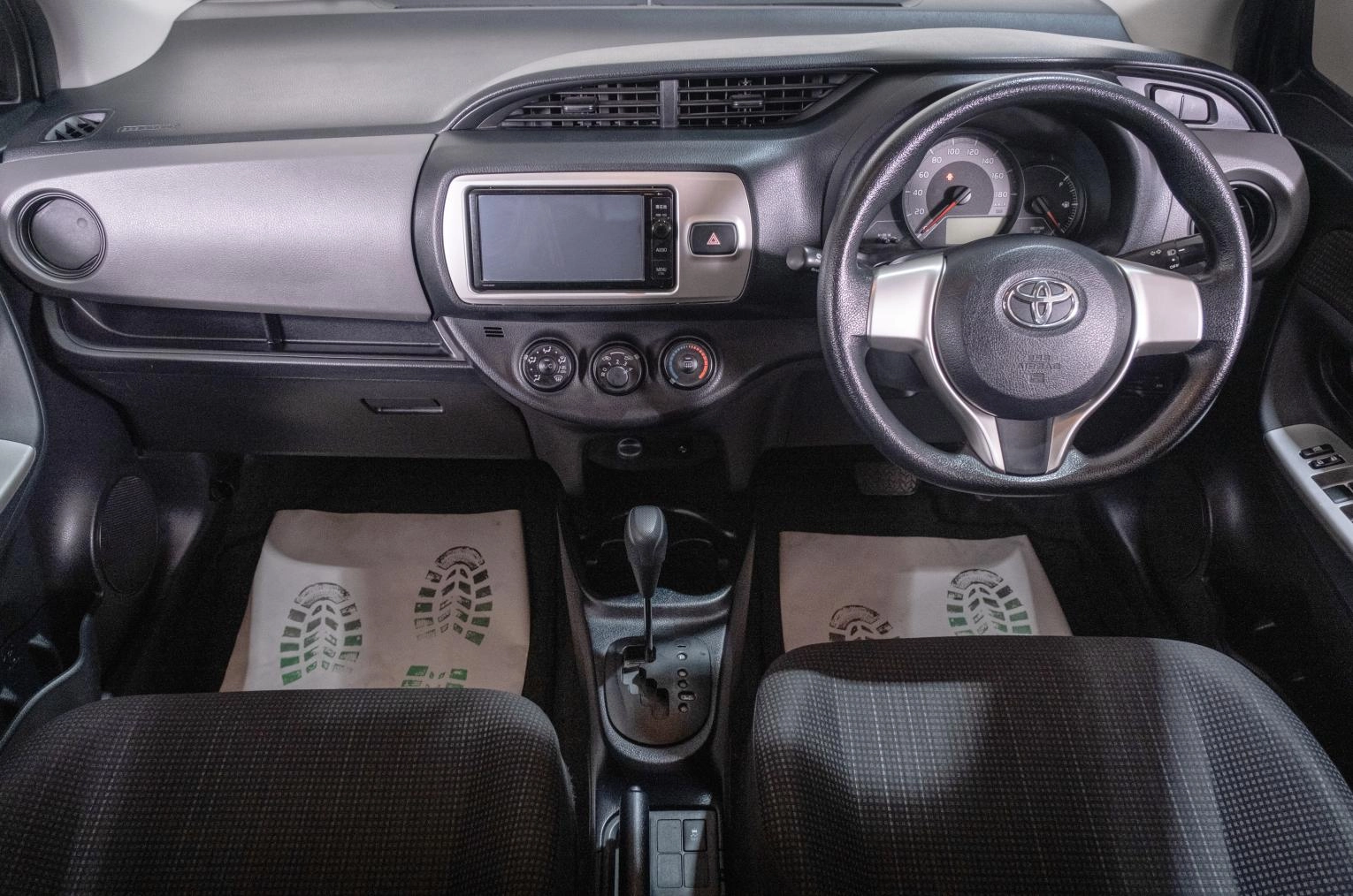 Toyota Vitz 9 из 20