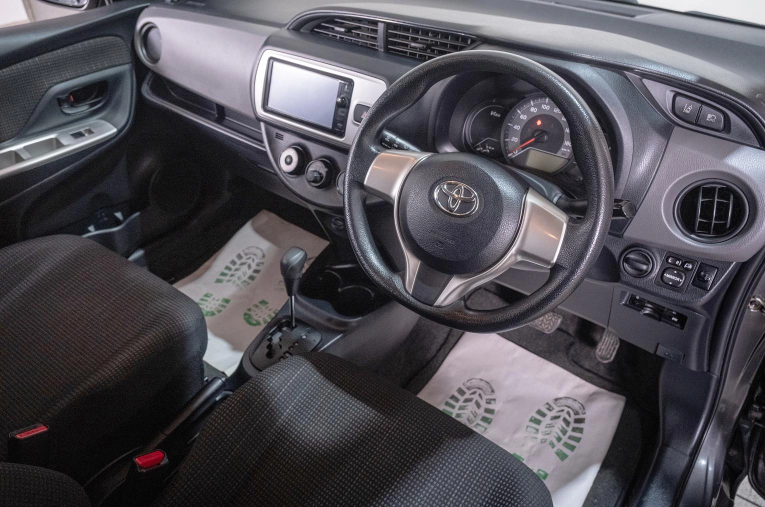 Toyota Vitz 7 из 20