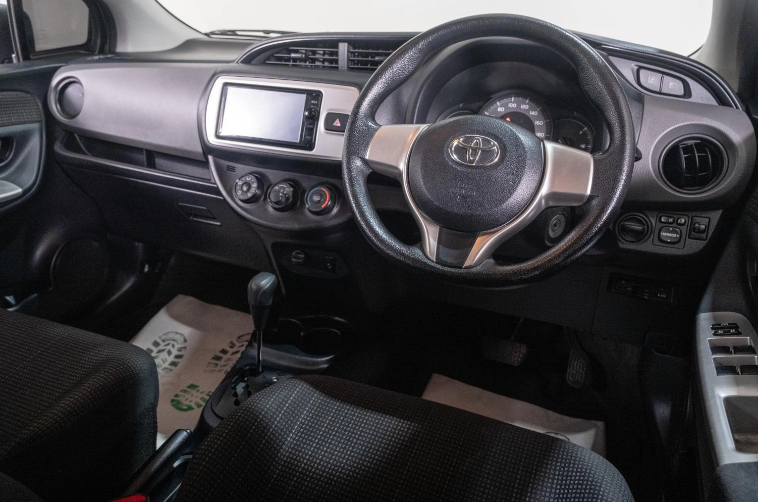 Toyota Vitz 8 из 20