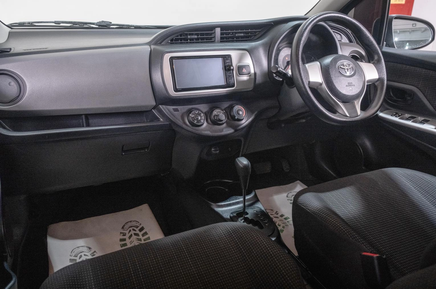 Toyota Vitz 14 из 20