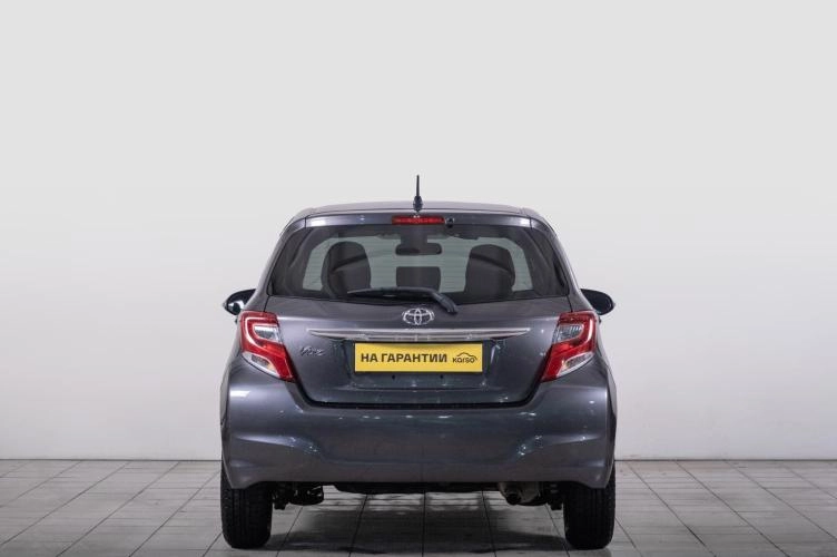 Toyota Vitz 4 из 5