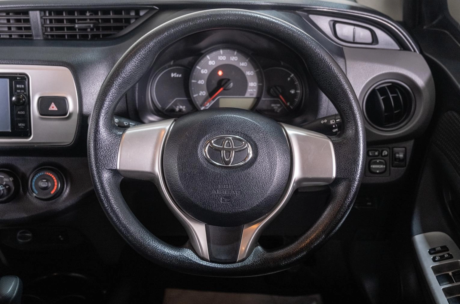 Toyota Vitz 11 из 20