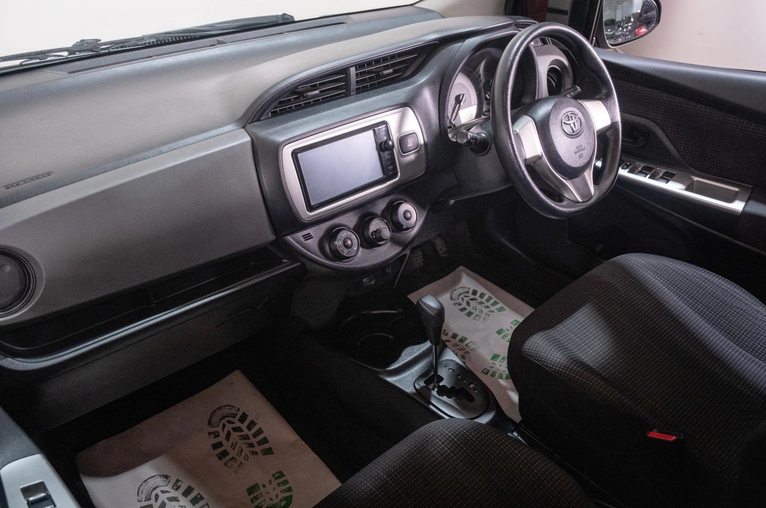 Toyota Vitz 15 из 20