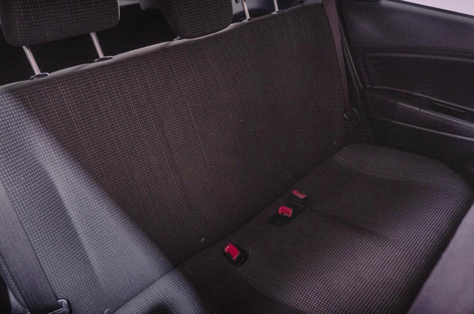 Toyota Vitz 19 из 20