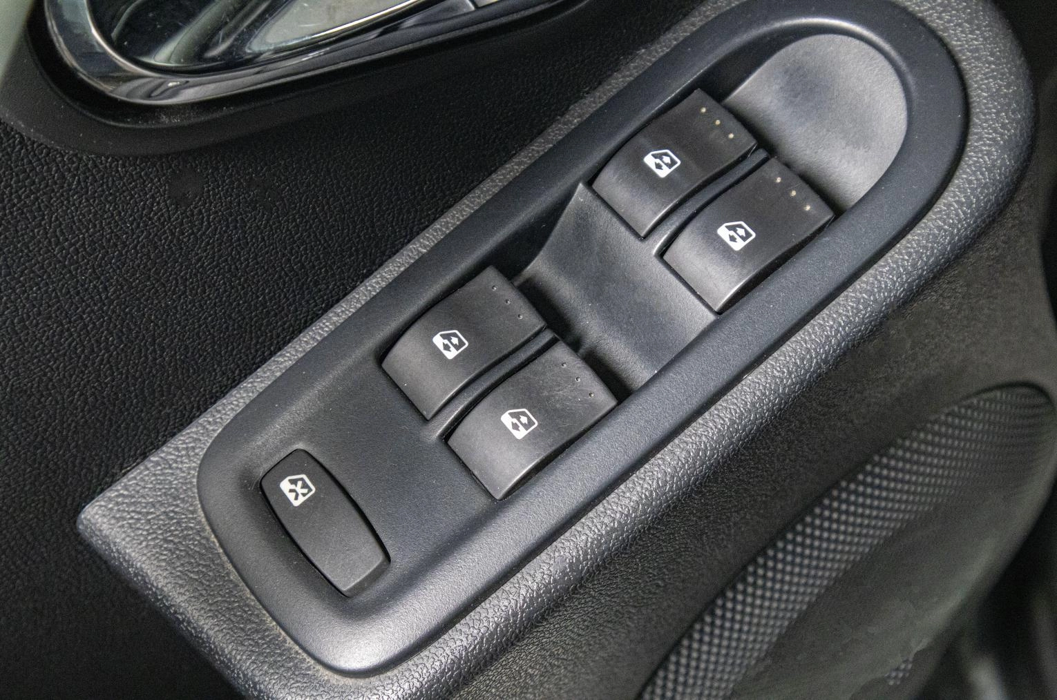 Nissan Terrano 7 из 17