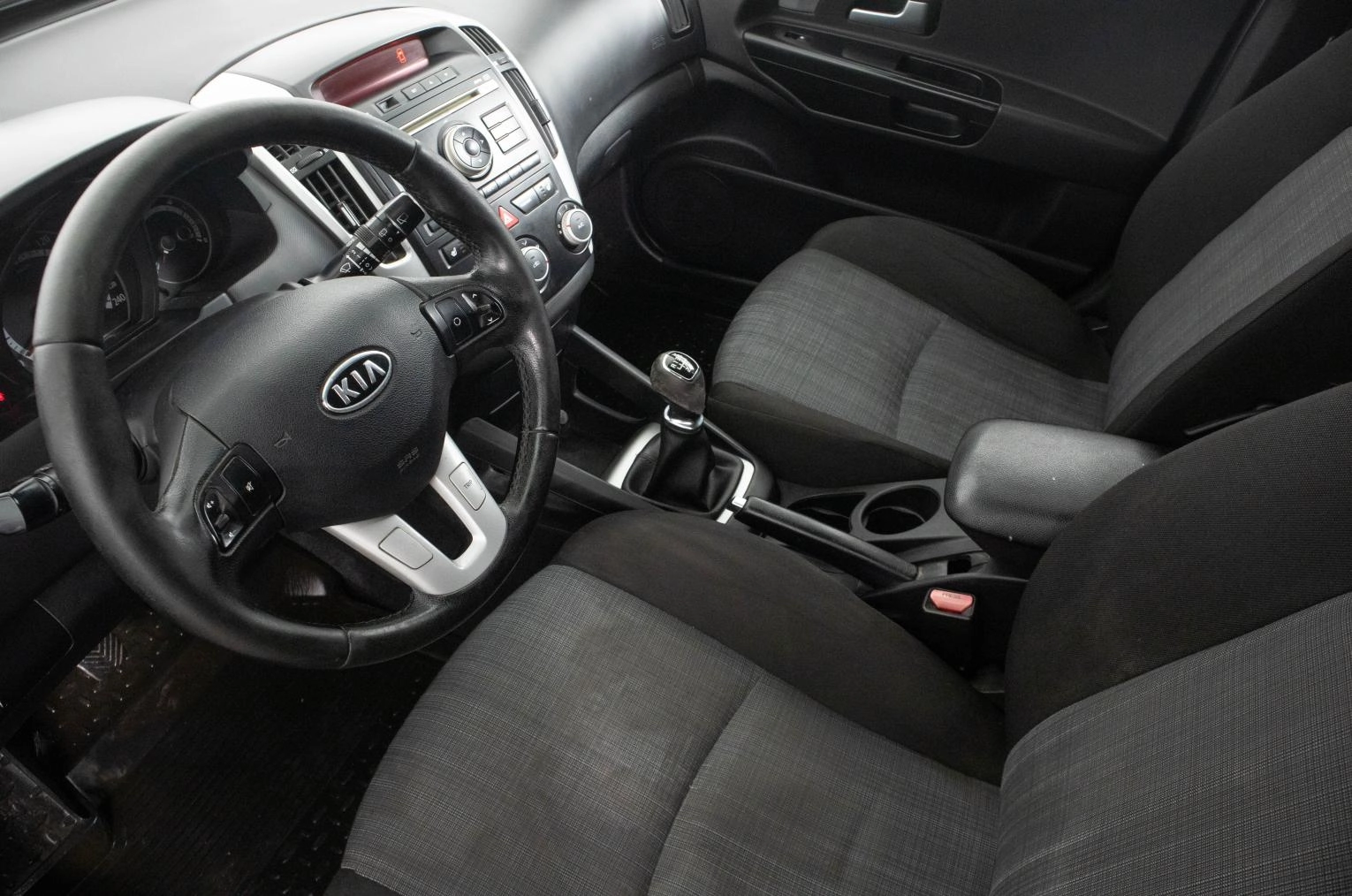 KIA cee'd 8 из 21