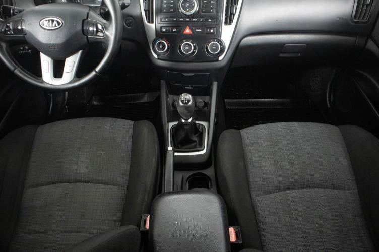 KIA cee'd 17 из 21