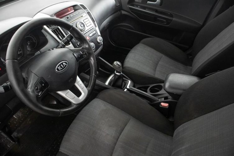 KIA cee'd 8 из 21