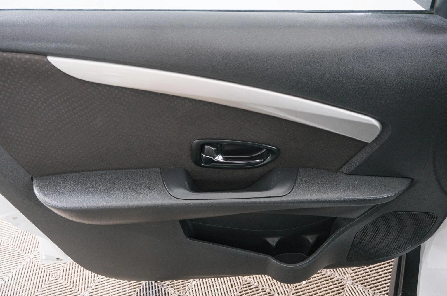 Nissan Almera 18 из 19