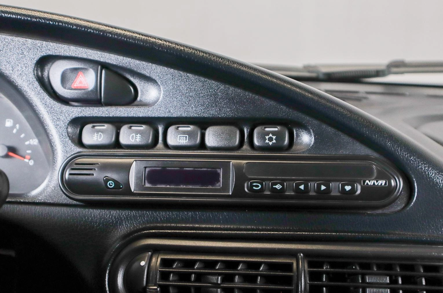 Chevrolet Niva 12 из 18